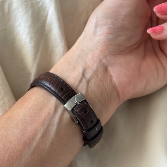 Vintage women's Armani watch classic 90's chic - Picture 3 of 7